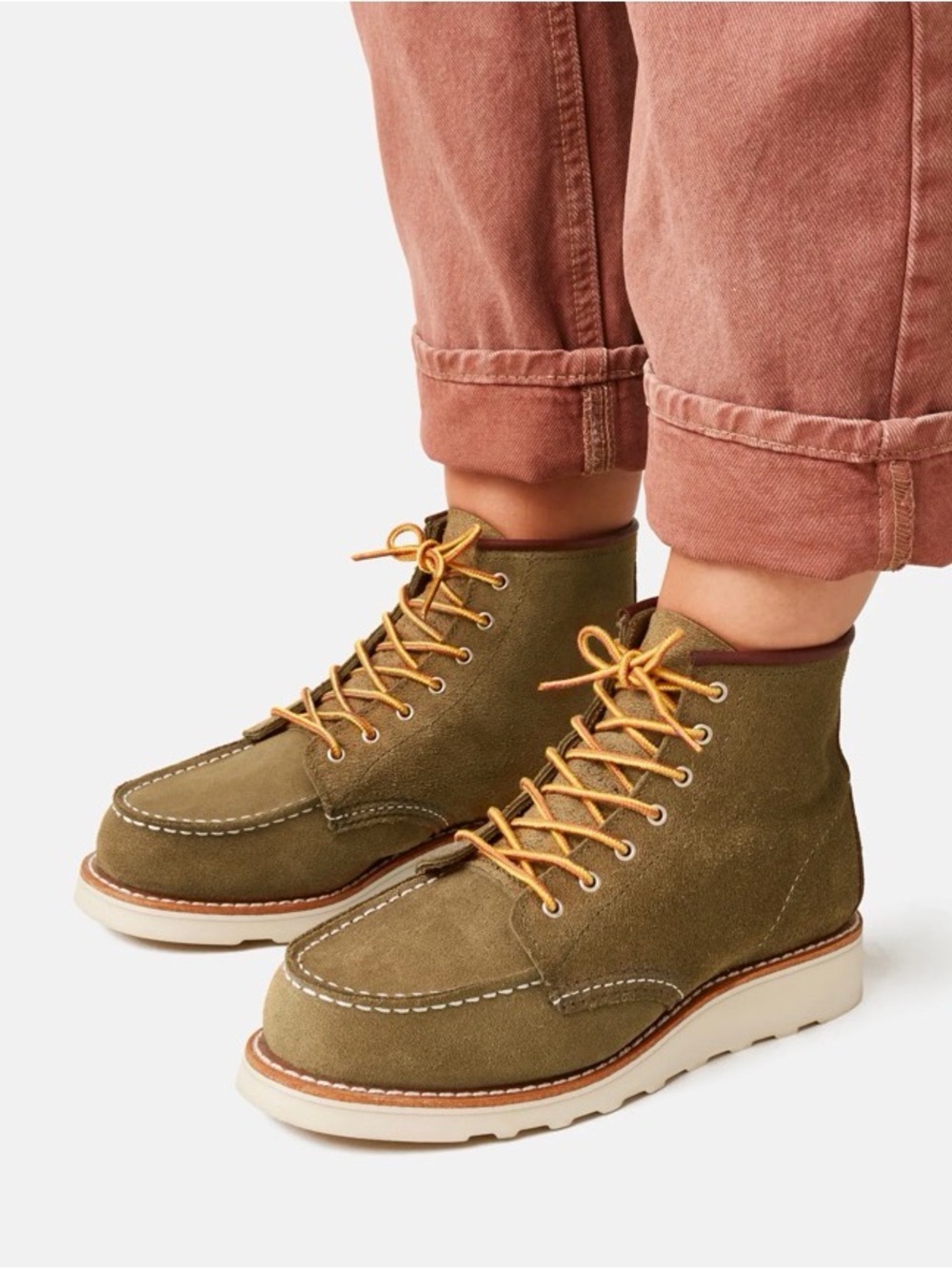 Red wing CLASSIC MOC
Women's Short Boot in Olive Mohave Leather womans size 11